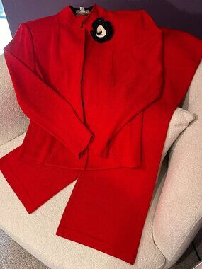 St. John Red Santana Knit Set w/ Signature Flower Brooch ✨ Jacket 10 + Pants 8